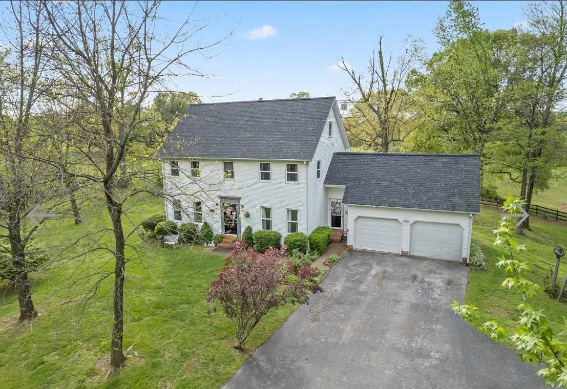 1699 Country Club Ln photo 1