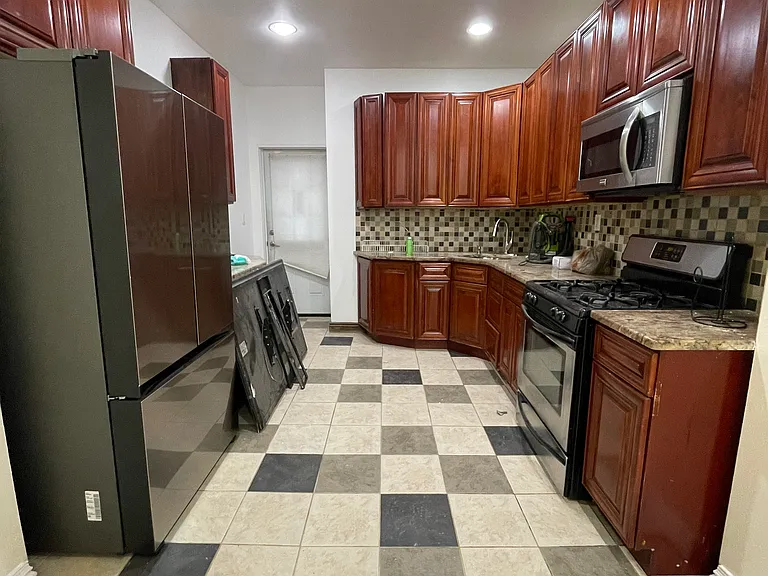 114 Essex St #1 — Photo 4