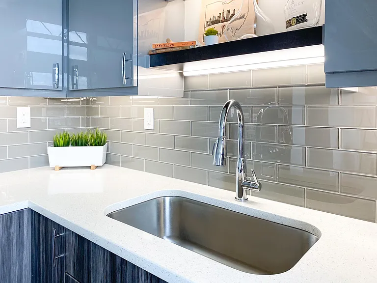 Deep sink with garbage disposal