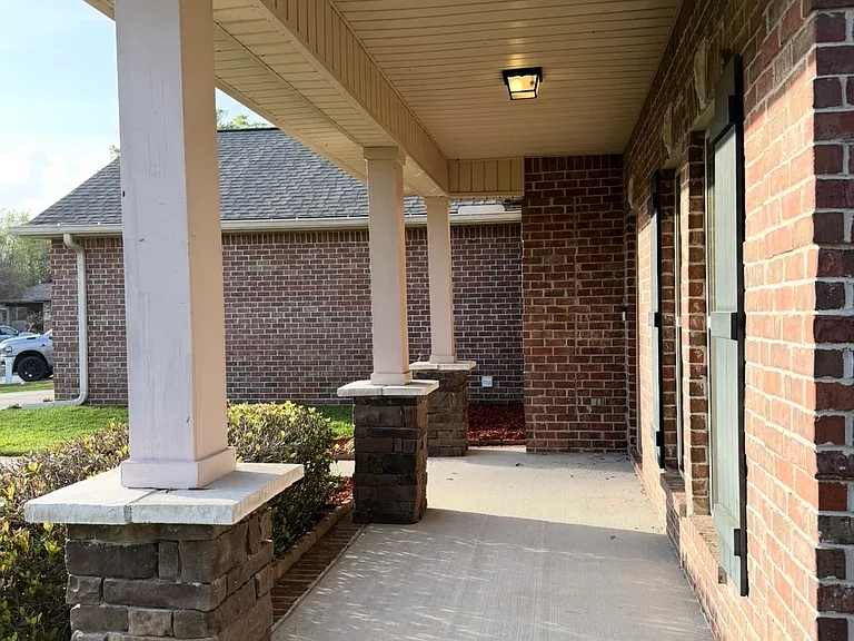 4 Canterbury Ln — Photo 2