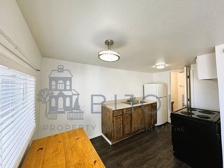Downtown Rooms — Photo 14