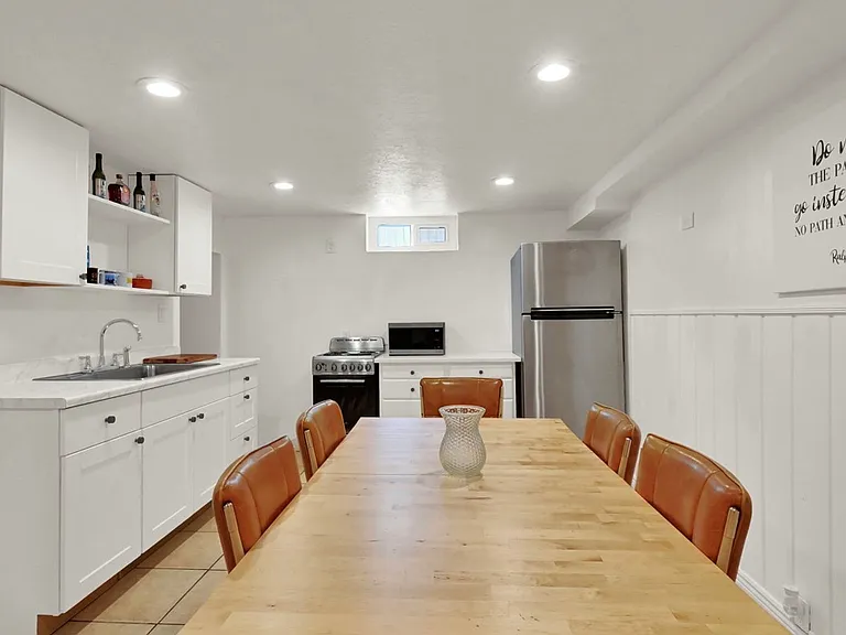 848 N Poinsettia Dr #1 — Photo 3