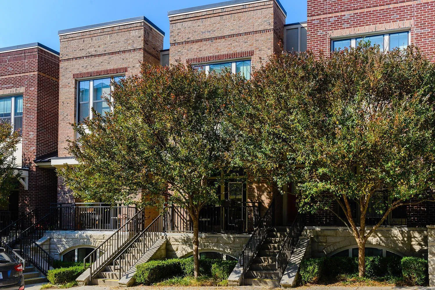 Biltmore Park Townhouse — Photo 1