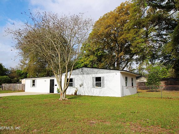 3rd image of 1304 KING ARTHUR Road