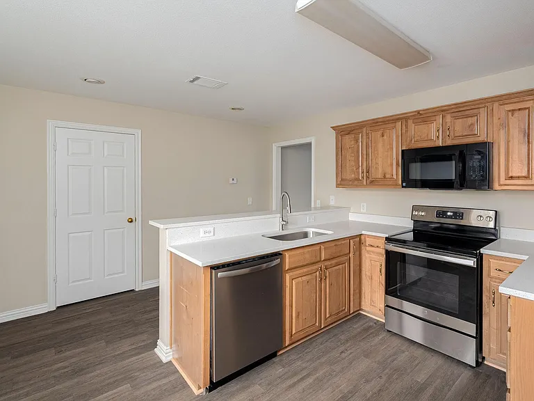 640 W Marshall Dr — Photo 4