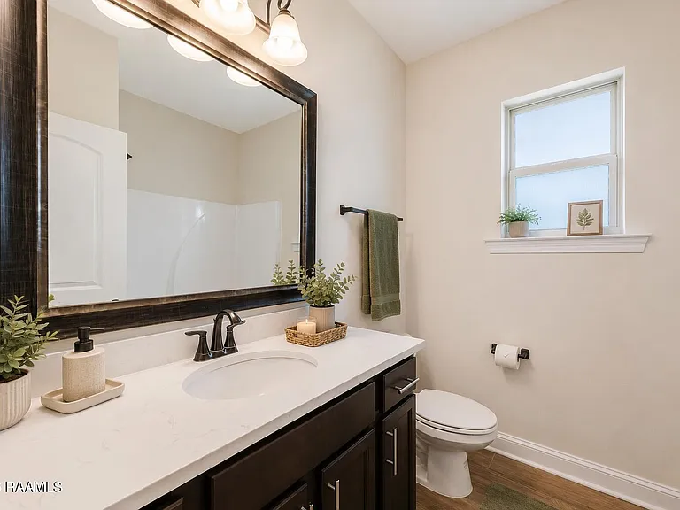 206 Sparrowhawk St — Photo 12