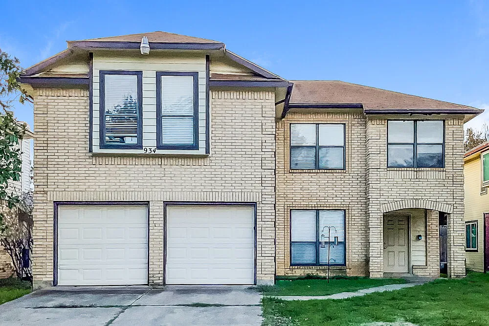 4 bed, 2.5 bath, 2335 sqft, $2,715 — Photo 1