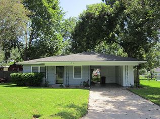 504 Breezy Ln, Wharton, TX 77488