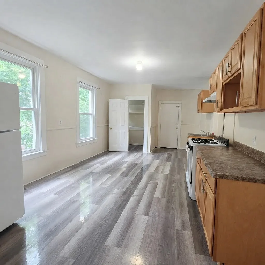 3 bed, 1172 sqft, $2,000 — Photo 4