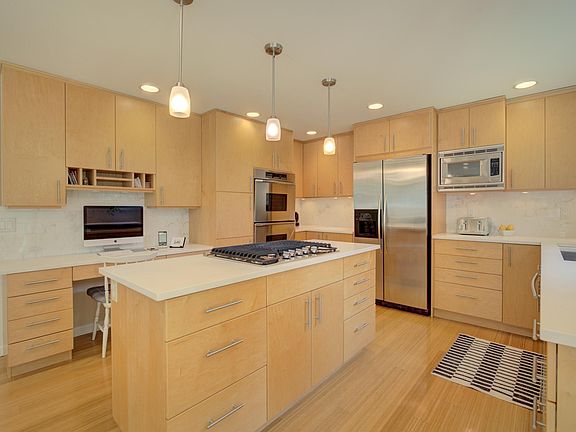 5th image of 4117 211th Pl NE