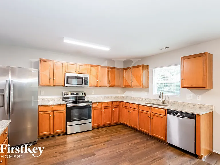 2709 Buckleigh Dr — Photo 6