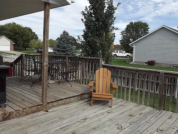 2nd image of 7 Redwood Dr