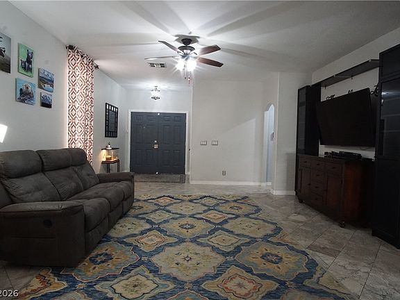 4th image of 912 Sterling Thorn Ct