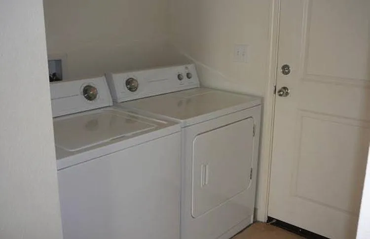 4 bed, 1774 sqft, $5,300 — Photo 1