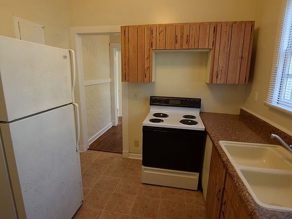 3rd image of 404 E 14th St Unit 103