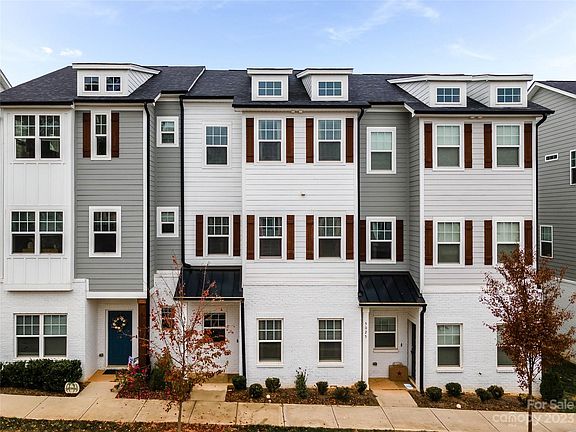 3rd image of 5021 Belmont Crossing Dr