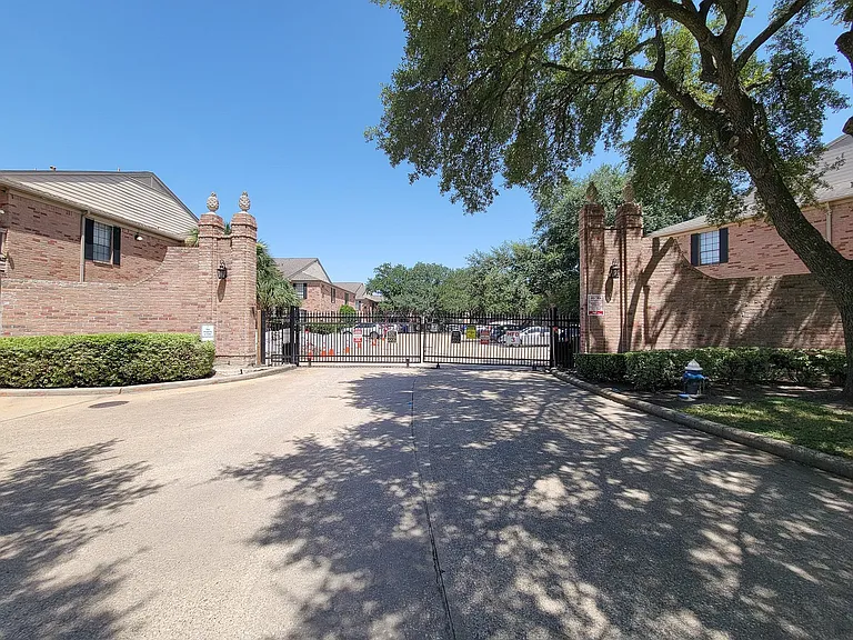 2255 Braeswood Park Dr #259 — Photo 37