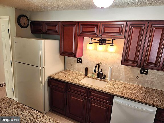 3rd image of 150 Kenwood Dr
