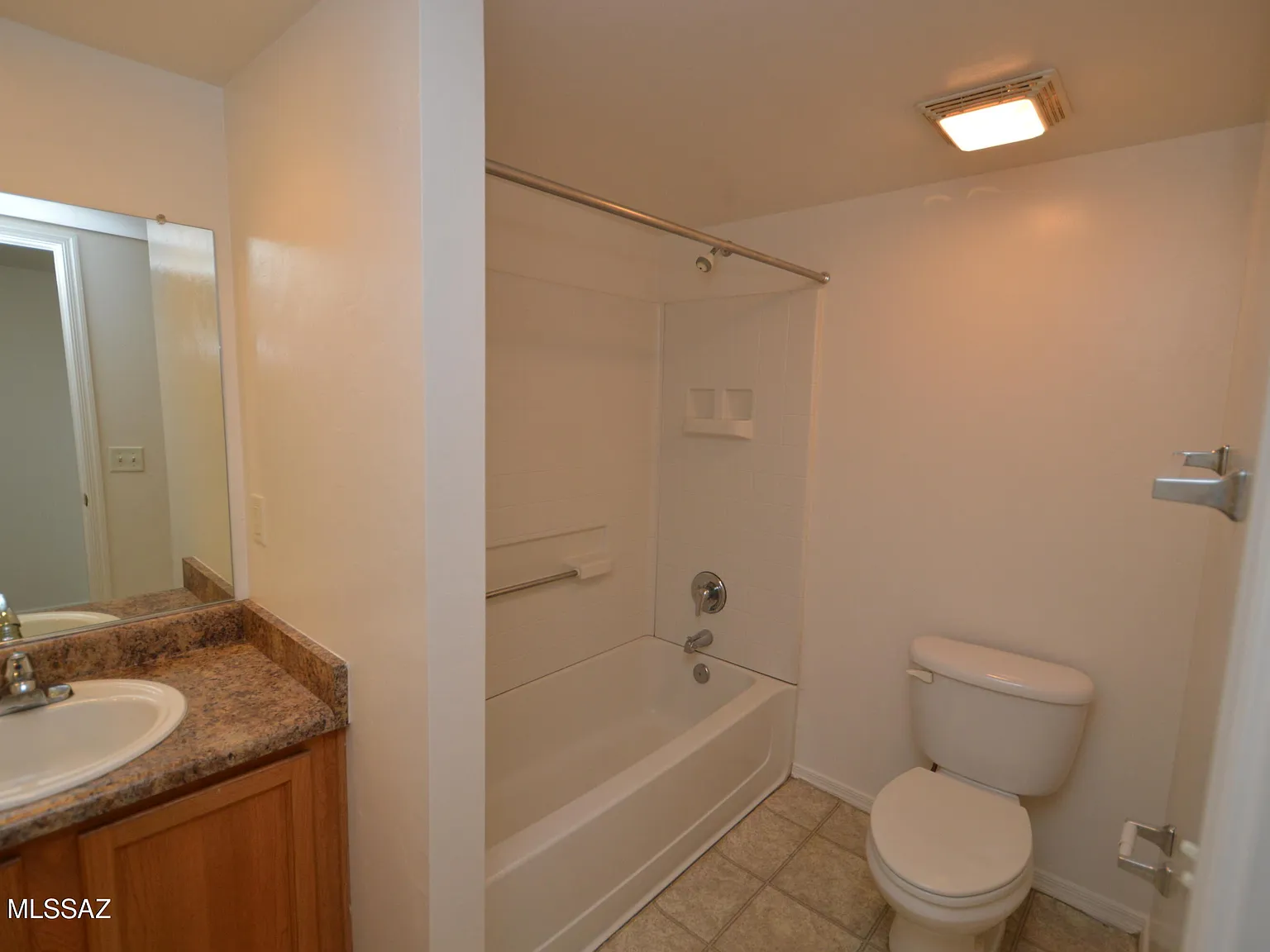 2 bed, 2.0 bath, 825 sqft, $995 — Photo 3