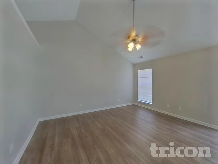 1401 May Oak Cir — Photo 2