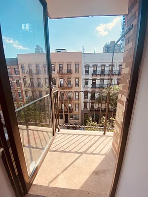 Rented by Metropolis Real Estate of Manhattan | media 10