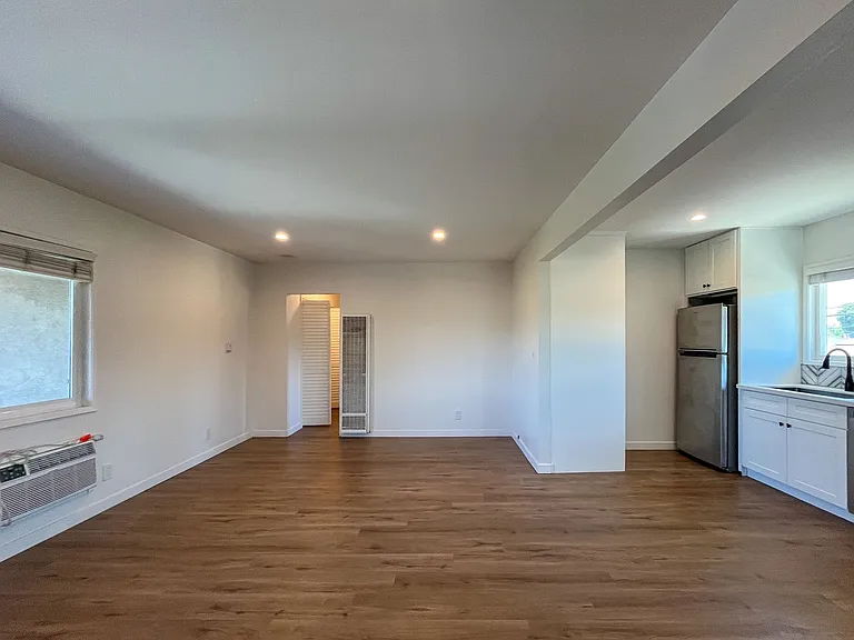 3814 S Bronson Ave — Photo 10