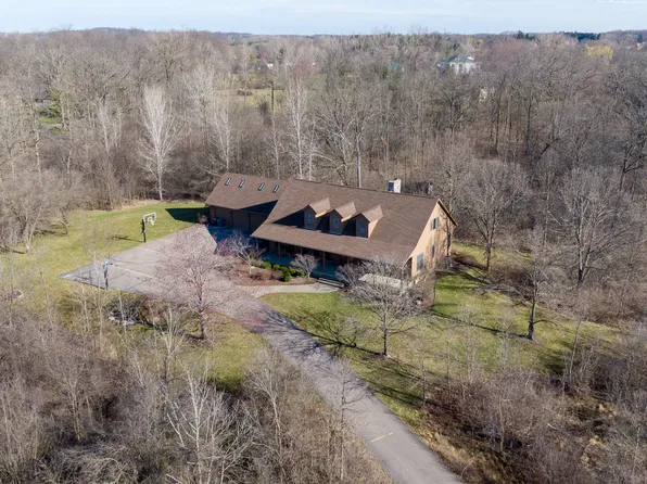 5390 Meadowcrest Dr, Ann Arbor, MI 48105