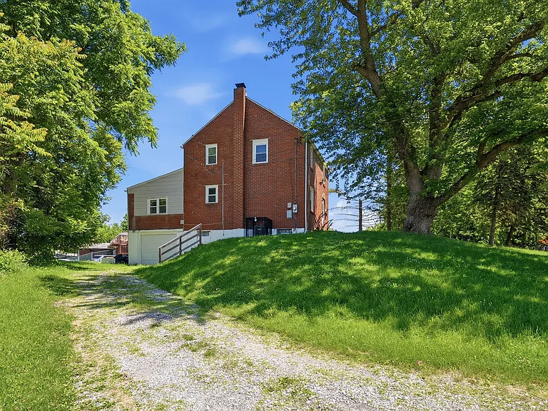 624 Elm Dr — Photo 2