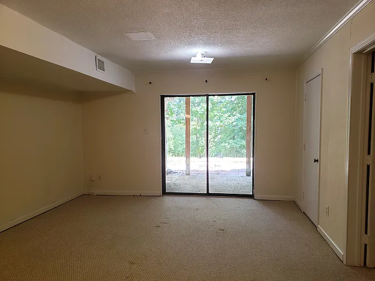 1373 Garden Crest Cir — Photo 14