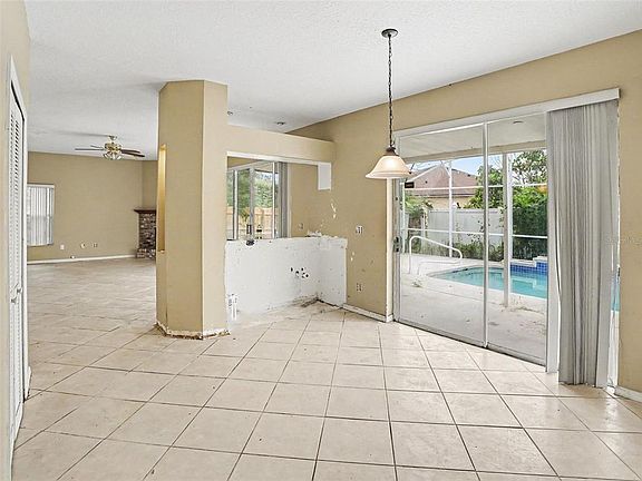 5th image of 1268 FOXFORREST CIRCLE
