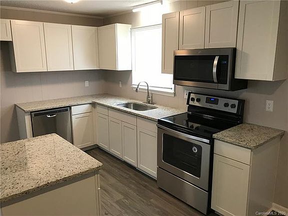 5th image of 4518 Greenwood Dr