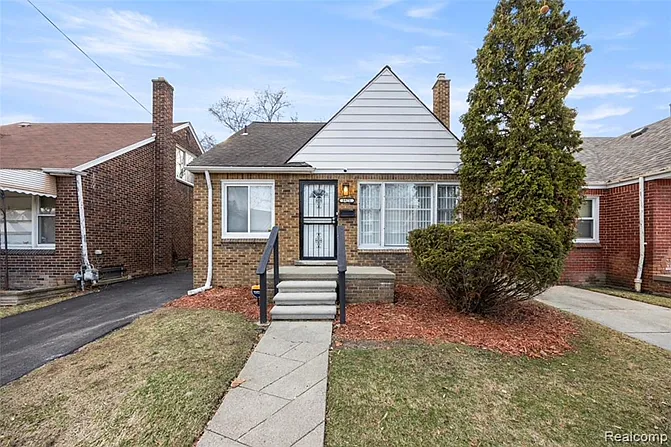 8871 Sussex St — Photo 2