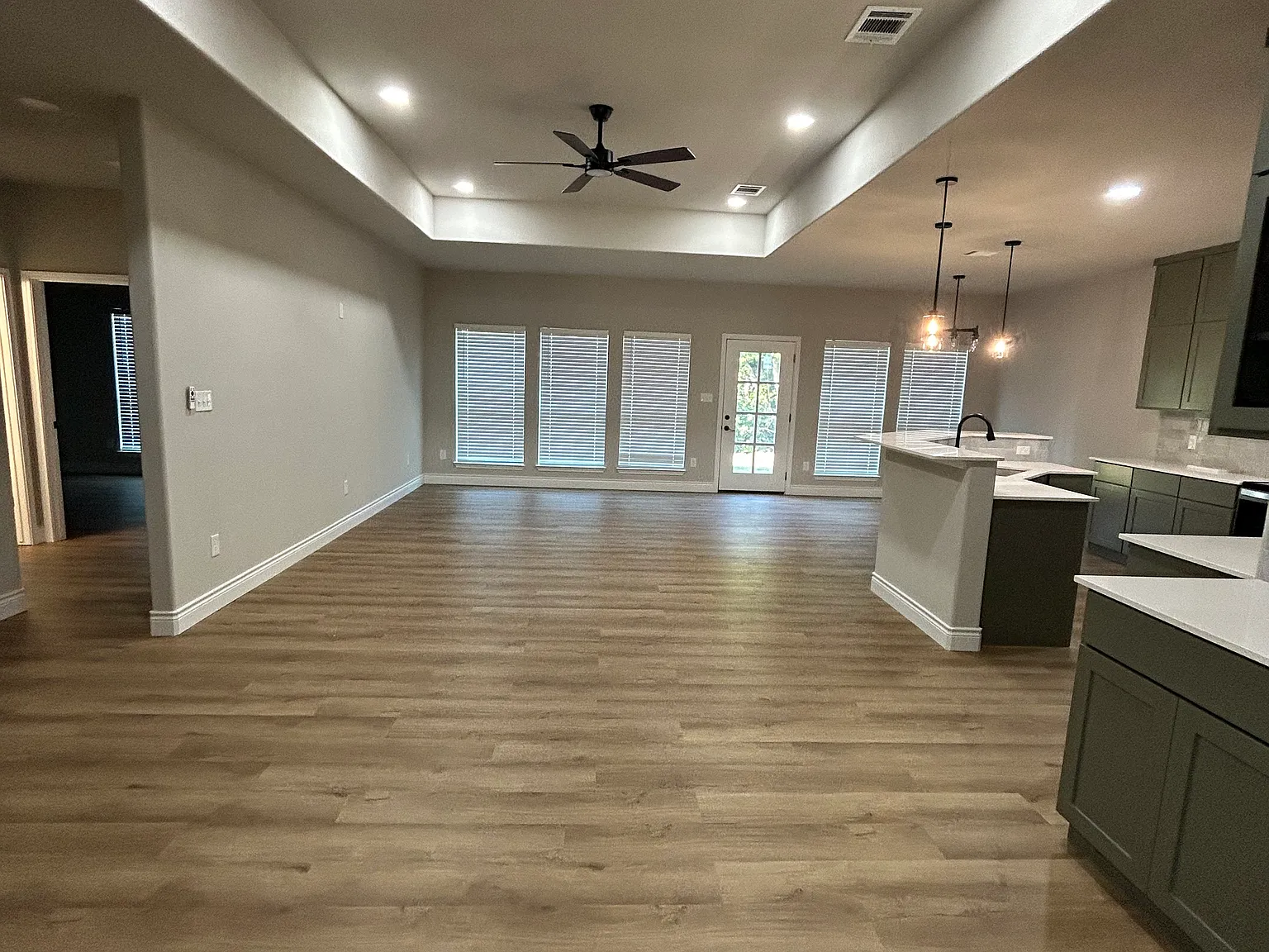 3 bed, 1830 sqft, $1,950 — Photo 4