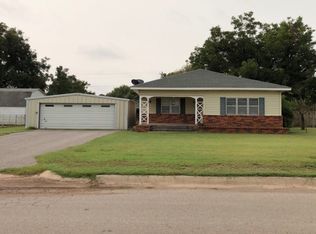 227 Randlett Ave, Mountain View, OK 73062
