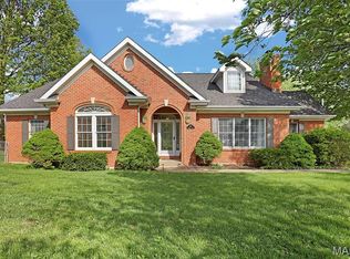 910 Cherry Ln, Washington, MO 63090