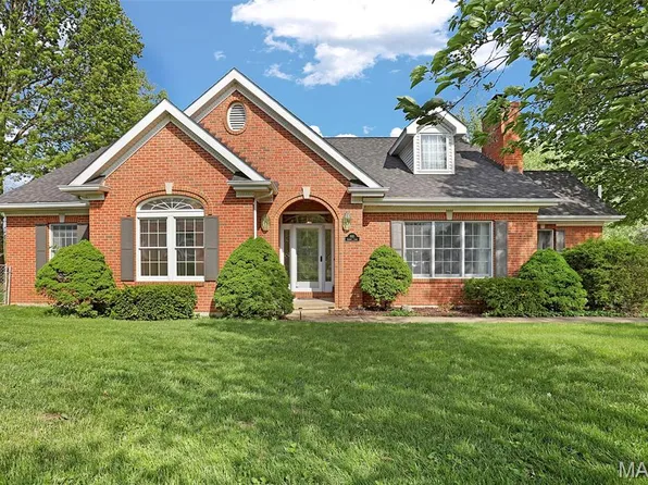 910 Cherry Ln, Washington, MO 63090