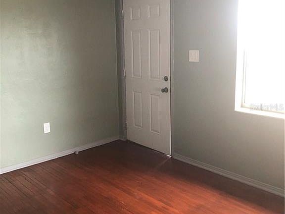 5th image of 1160 Lakeview Dr