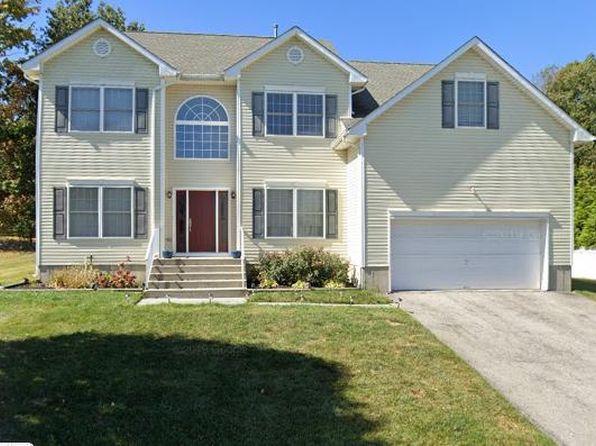 3405 Red Coat Dr