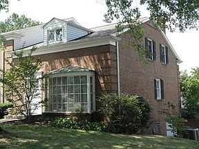 2nd image of 1817 Manor Ct