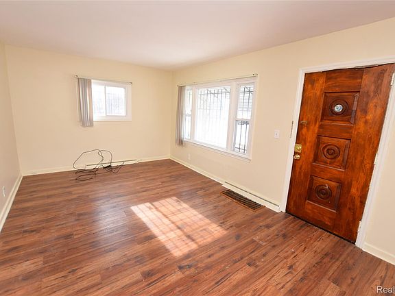 4th image of 1701 Park St