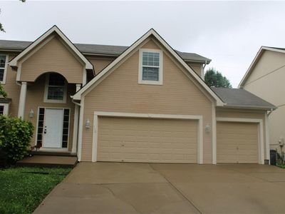 752 Highland Dr, Leavenworth, KS, 66048
