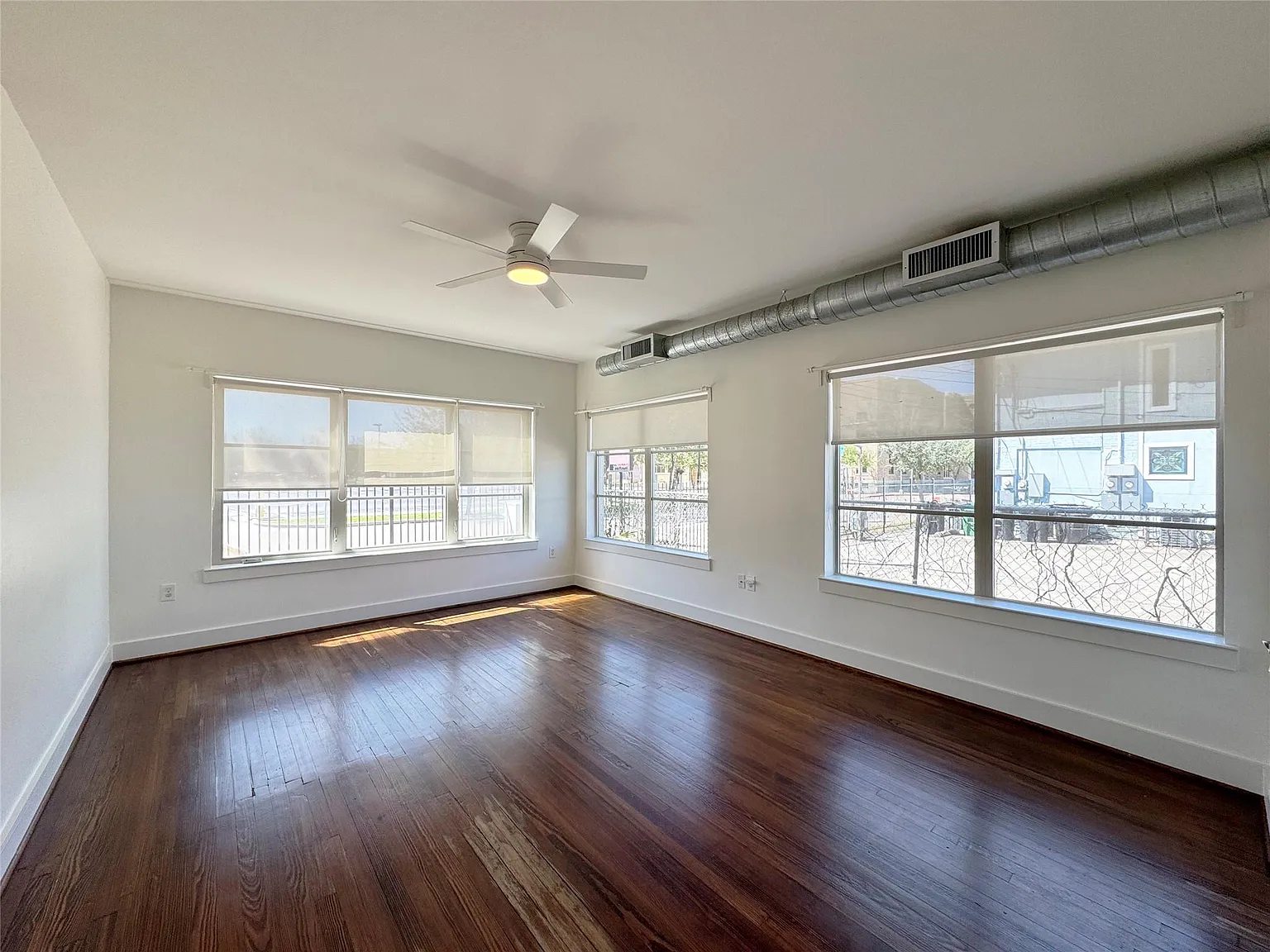1 bed, 1.0 bath, 780 sqft, $1,300 — Photo 2