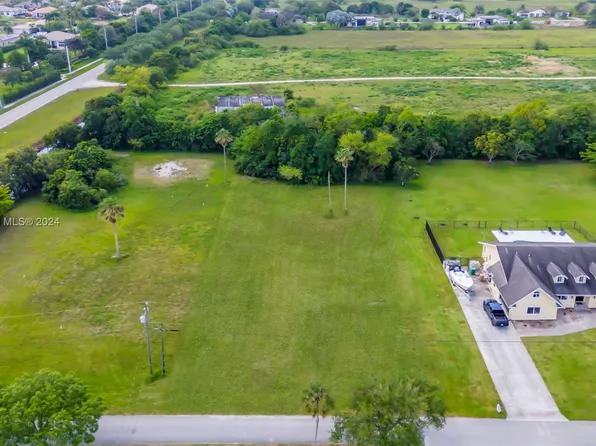 31 Sw St, Davie, FL 33331