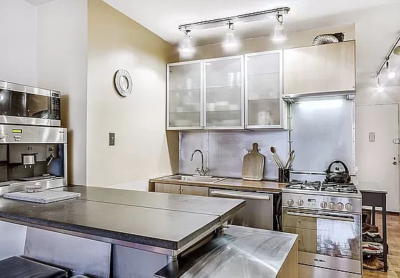 3rd image of 320 E 54th St APT 4H