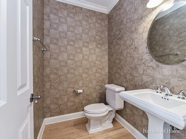 850 Shandrew Dr — Photo 14