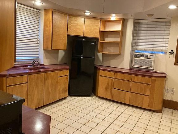 5th image of 3700 Woodbine Ave #2