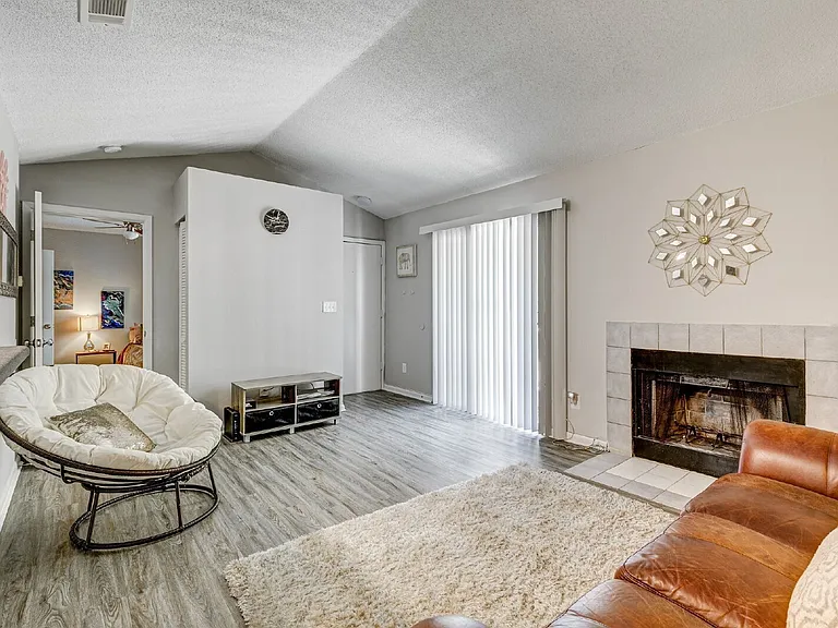 2393 Continental Ave #B13 — Photo 5