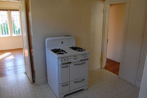 5th image of 220 E Sola St APT 6