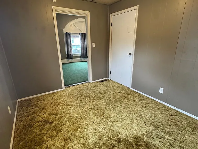 501 W Market St — Photo 6