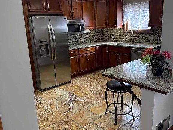 4th image of 1010 Osmond Ave